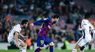 接球后毫不 接球后毫不